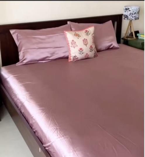 Satin Elastic Fitted Bedsheet With 2 Pillow Covers